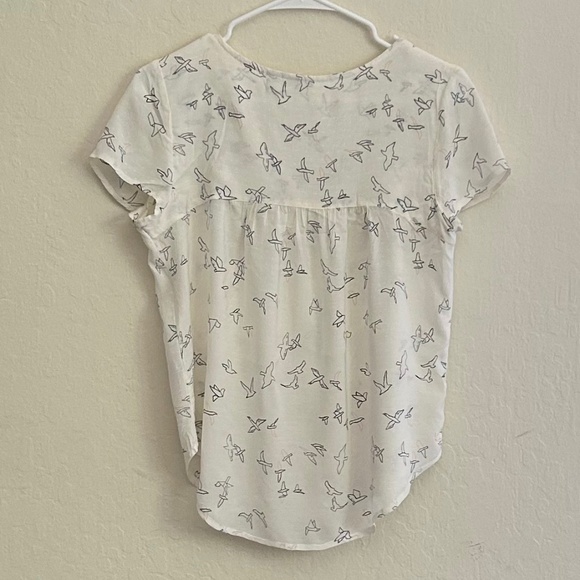 Nordstrom (Hinge) Off White V Neck Short Sleeve Blouse with XS - Picture 3 of 3